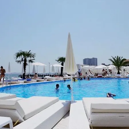 Pearl Apartment *